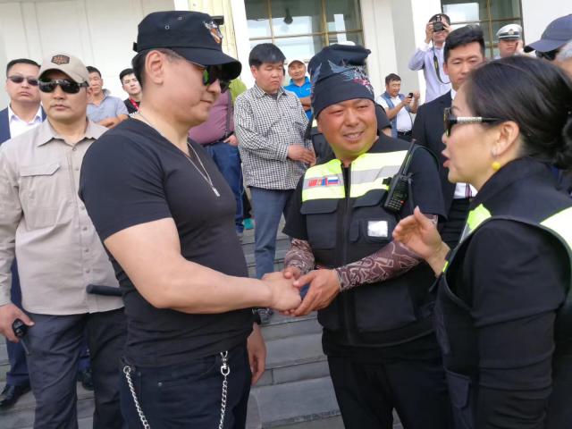 亲民的蒙古国总理