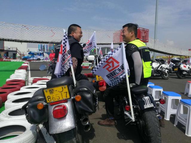 亲密车友