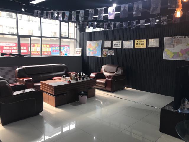俱乐部茶台区