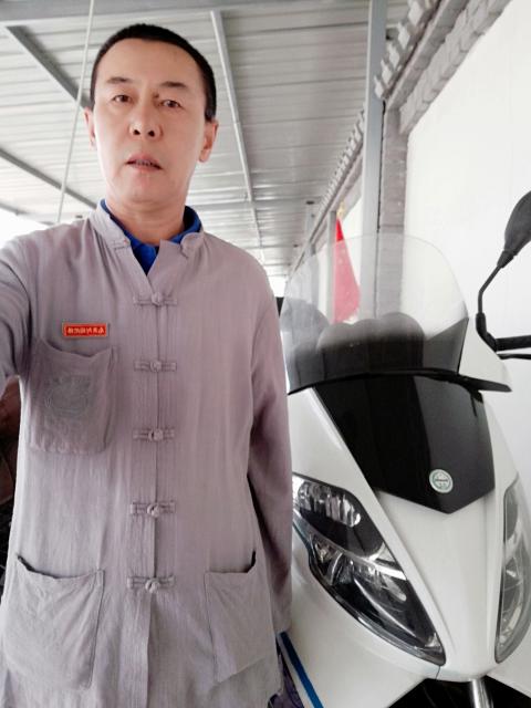 踏雪寻梅
