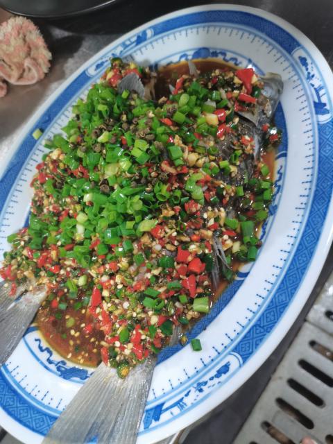 特色剁椒鲫鱼