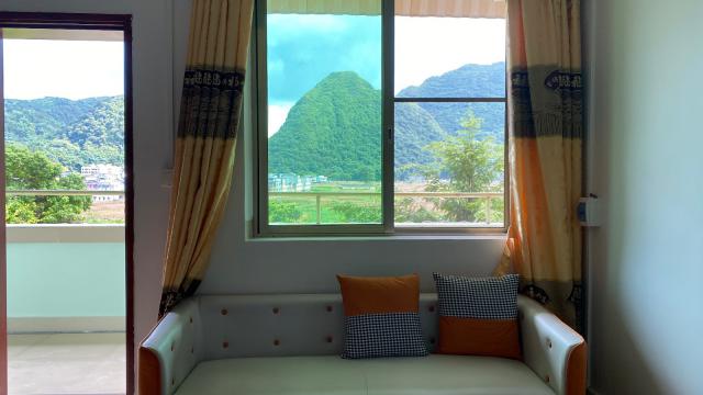 窗外山景