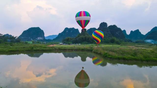 附近景点:热气球基地