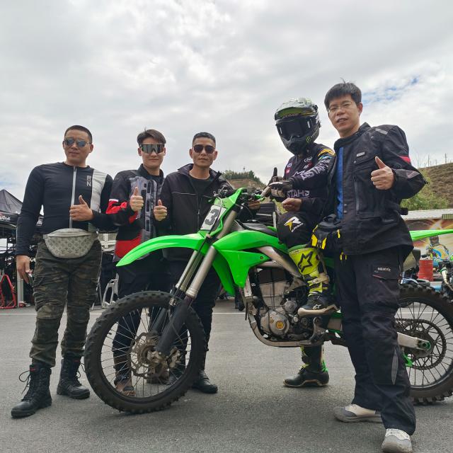 飞车特技张欲二合影