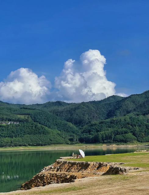 休闲垂钩林道越野露营基地